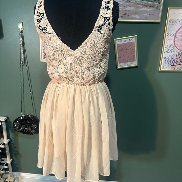 Lush Cream Lace Backless Dress Size S ❤️🔥 - Picture 3 of 4